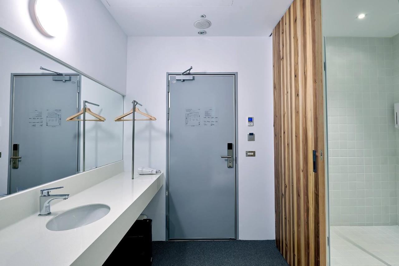 Star Hostel Taichung Parklane Exteriör bild